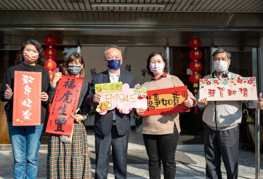 ▲中市警局長蔡蒼柏親上電臺警政宣導，同時向所有市民拜個新春早年   (圖/台中市警察局 提供) 