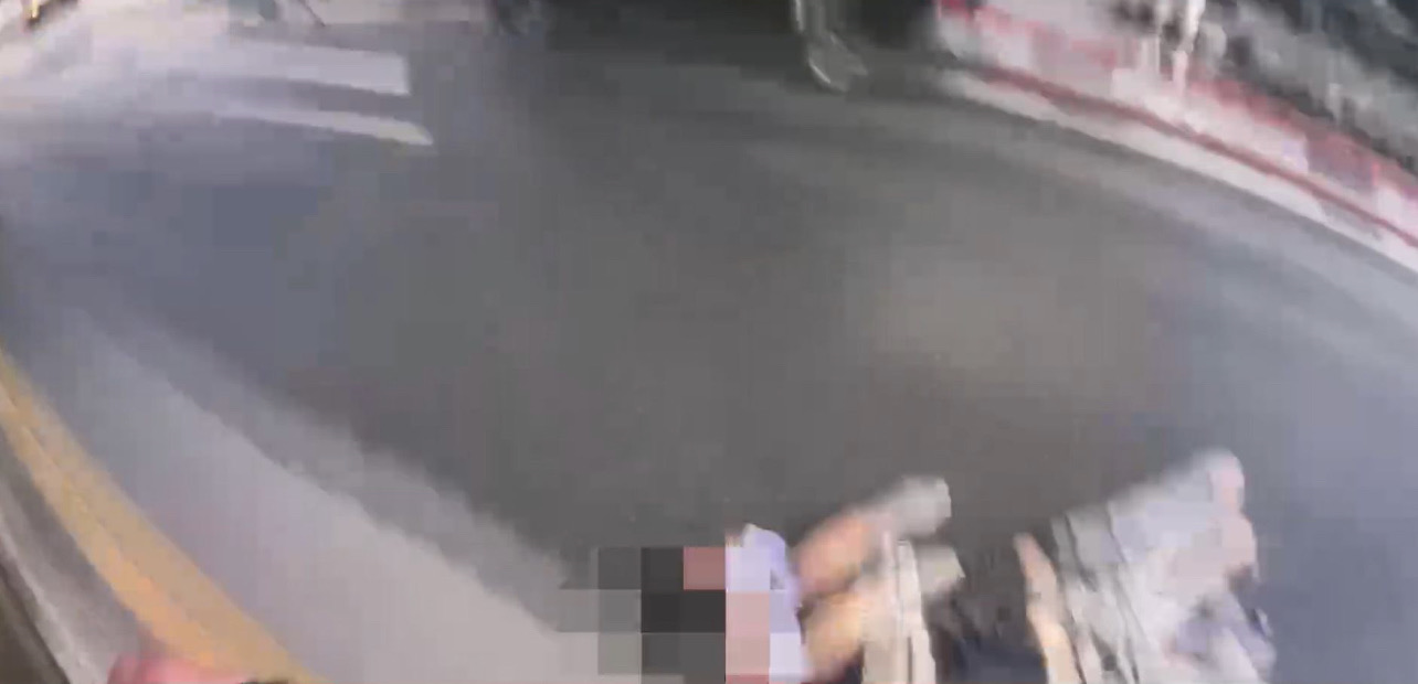 圖:逃逸移工力竭腿軟躺地氣喘吁吁,最終仍遭員警捕獲