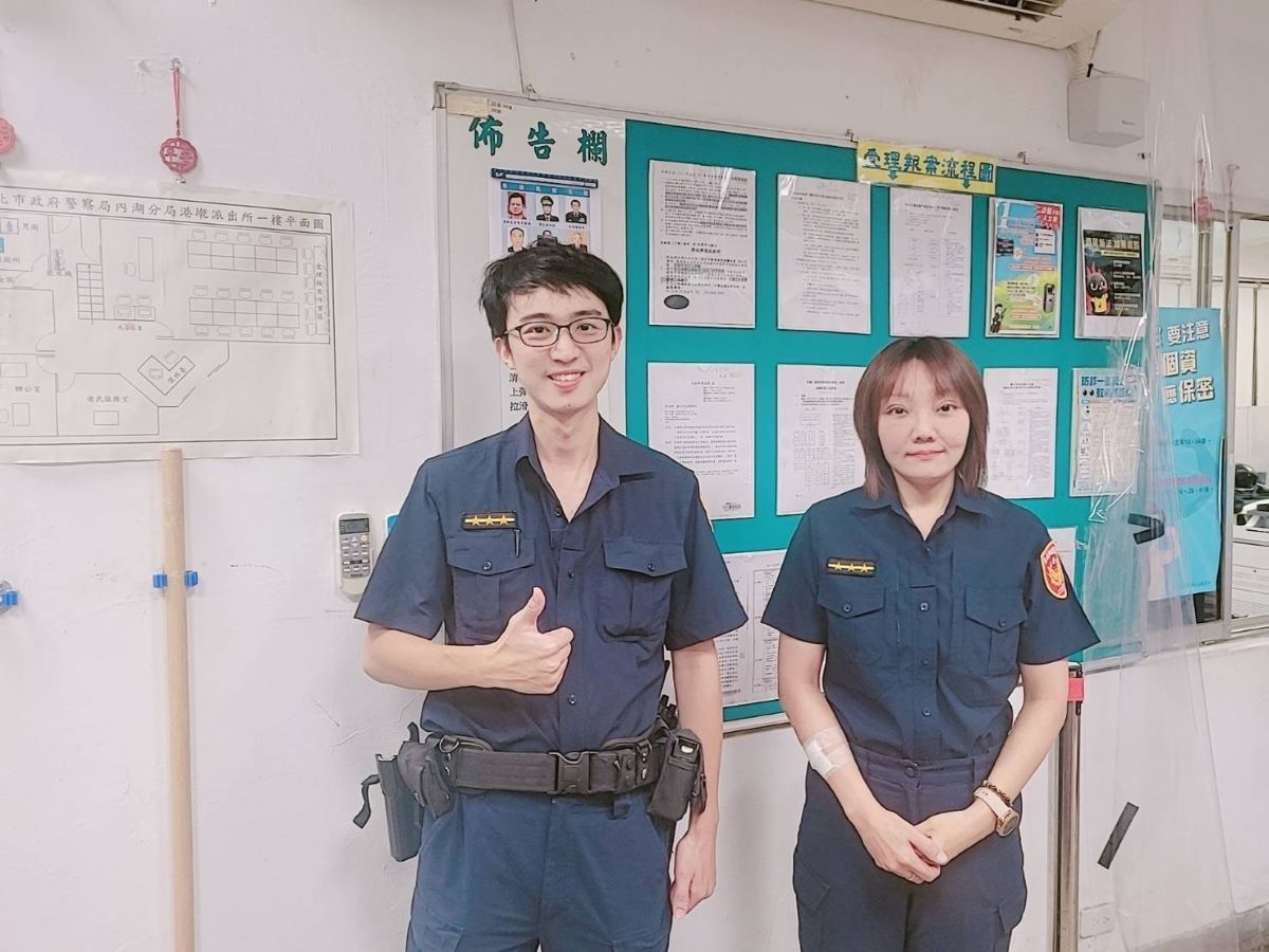 圖：港墘派出所警員林勁甫(左)及王偉真(右)